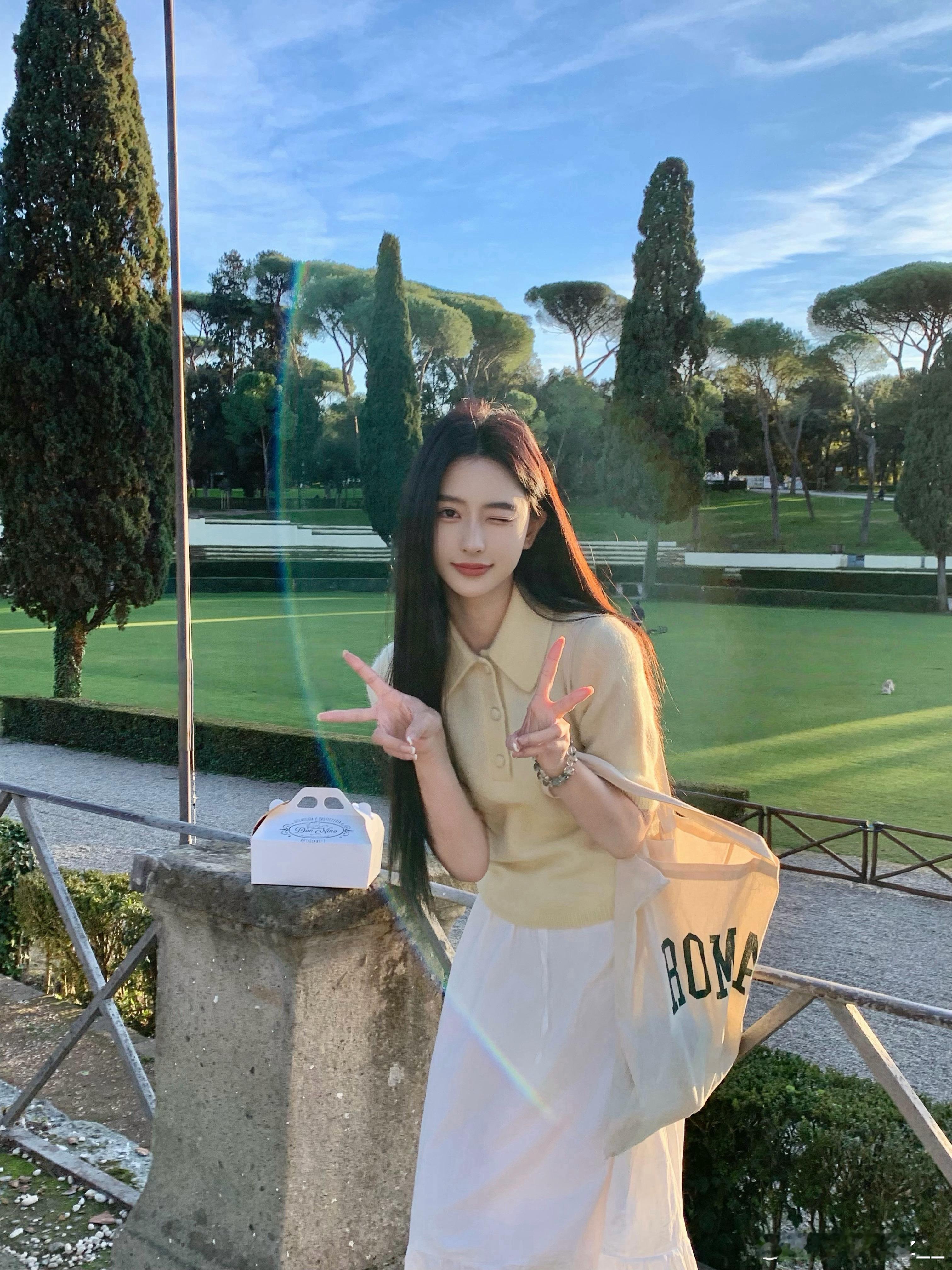 大家新年快乐呀新年新景，爱意长伴，健康相随，财运亨通，平安顺遂！新年快乐