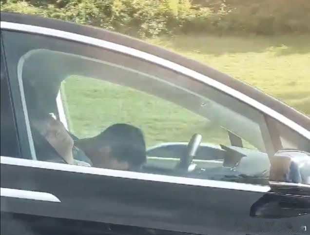 每次遇到堵车，开到堵点时我都会观察下为啥会堵，这10次里有8次都是因为一两个移动
