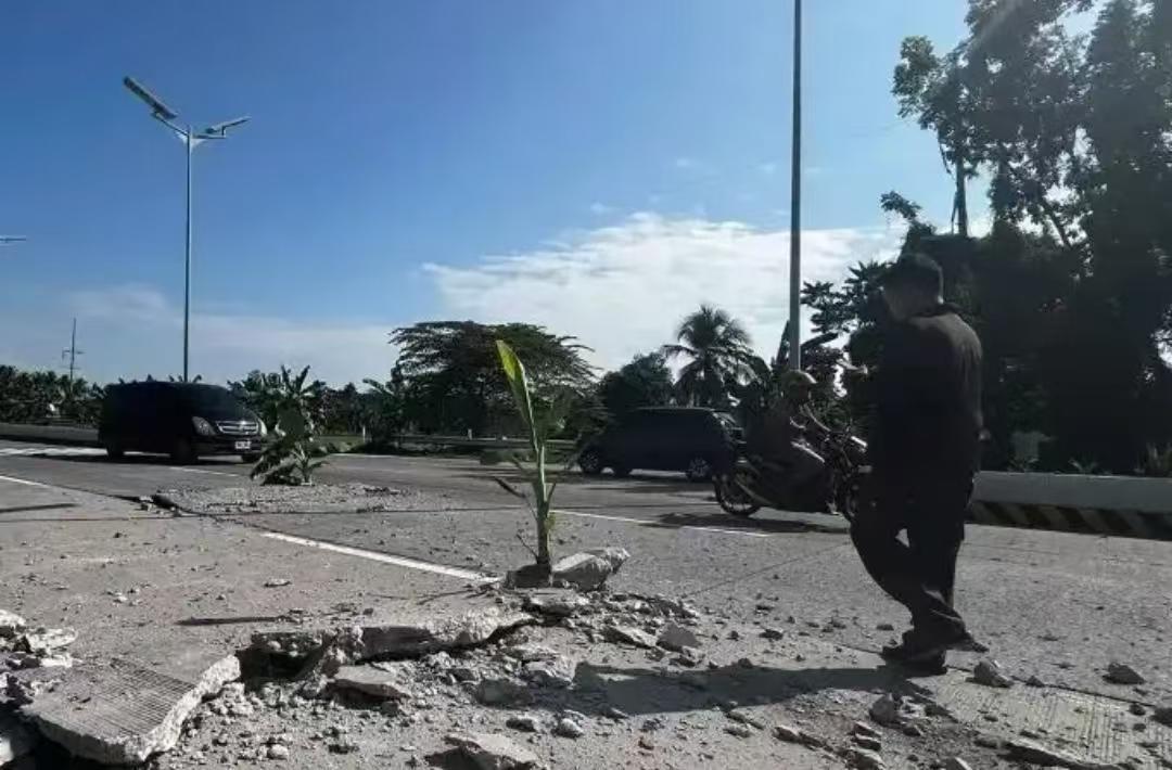 菲律宾棉兰老岛突发7.8级强震，日本多地拉响海啸警报，海啸真来了吗？

今天早上