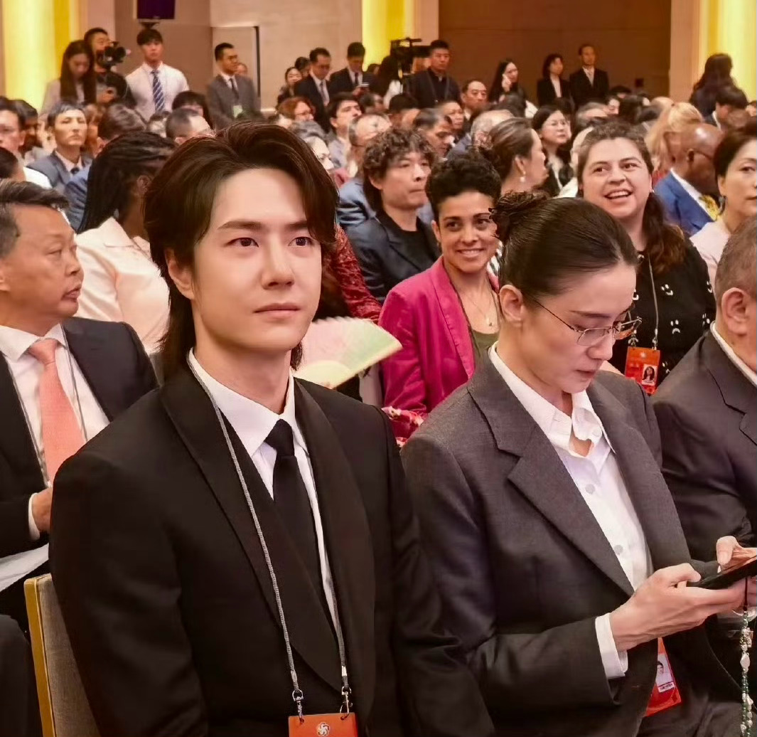 如果是，应该属于什么职位？[思考][思考][思考]宋佳王一博 体制内姐弟 ​​​