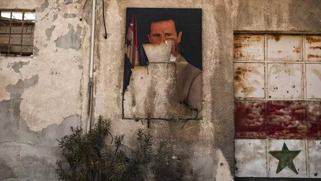 俄罗斯方面最新消息，巴沙尔已经放弃了重新杀回叙利亚。但是，巴沙尔的两名助手，号称