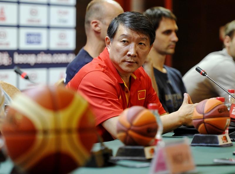 宫鲁鸣是中国篮坛最有担当的老前辈，多次在男女篮青黄不接的时候出山救火，挨骂背锅，