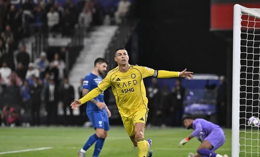 葡萄牙《球报》报道，C罗目前仍处于“罢赛”状态，他明确表示，只有在沙特公共投资基