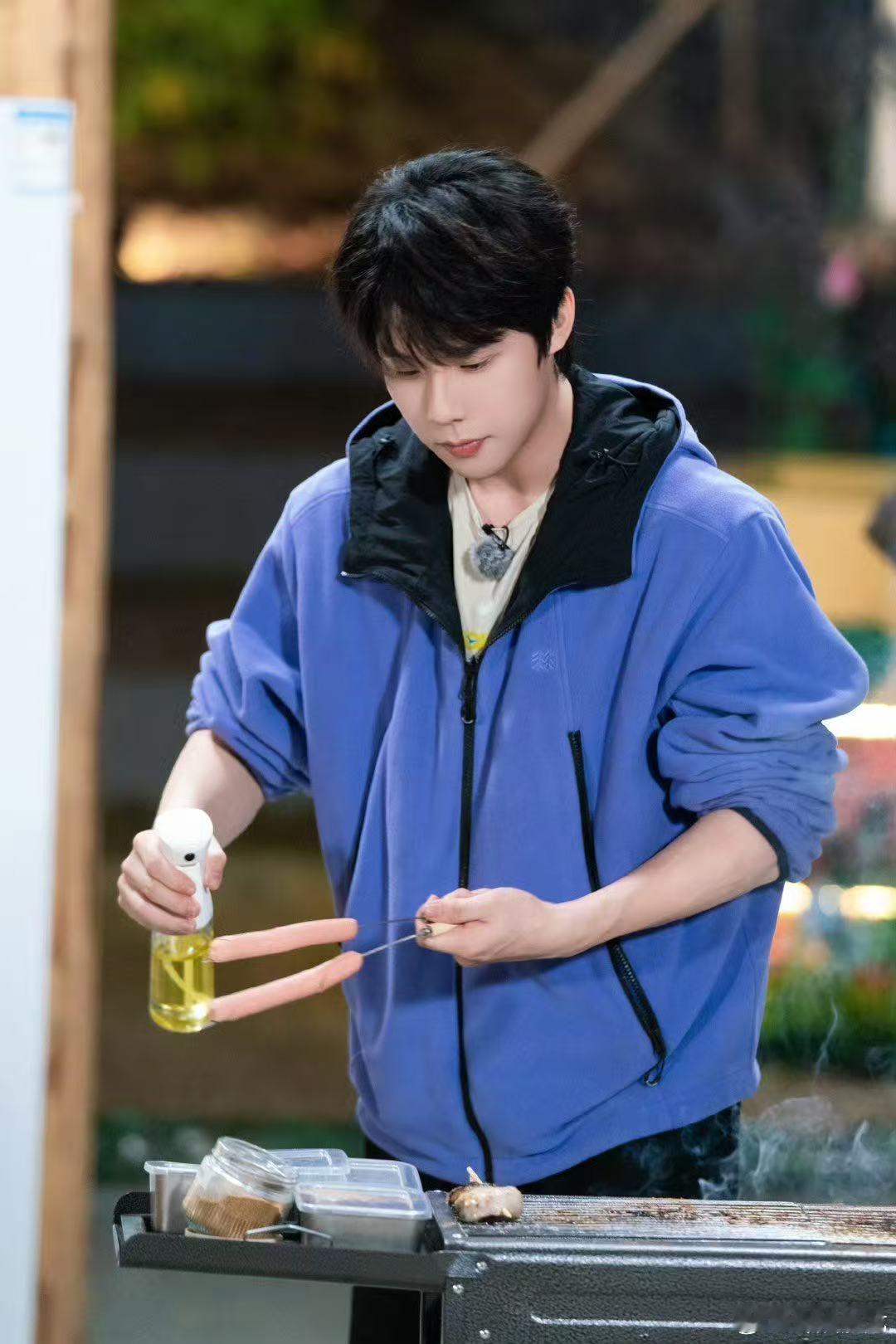 周奇说过了十五分钟就不想吃了周五晚高疯 干饭讲究时效性，错过十五分钟直接没胃口，