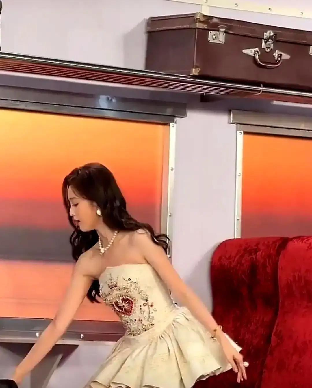 ****
我们的舞台艺术，正在被一种龌龊的“逐帧审查文化”谋杀。
****
吴宣