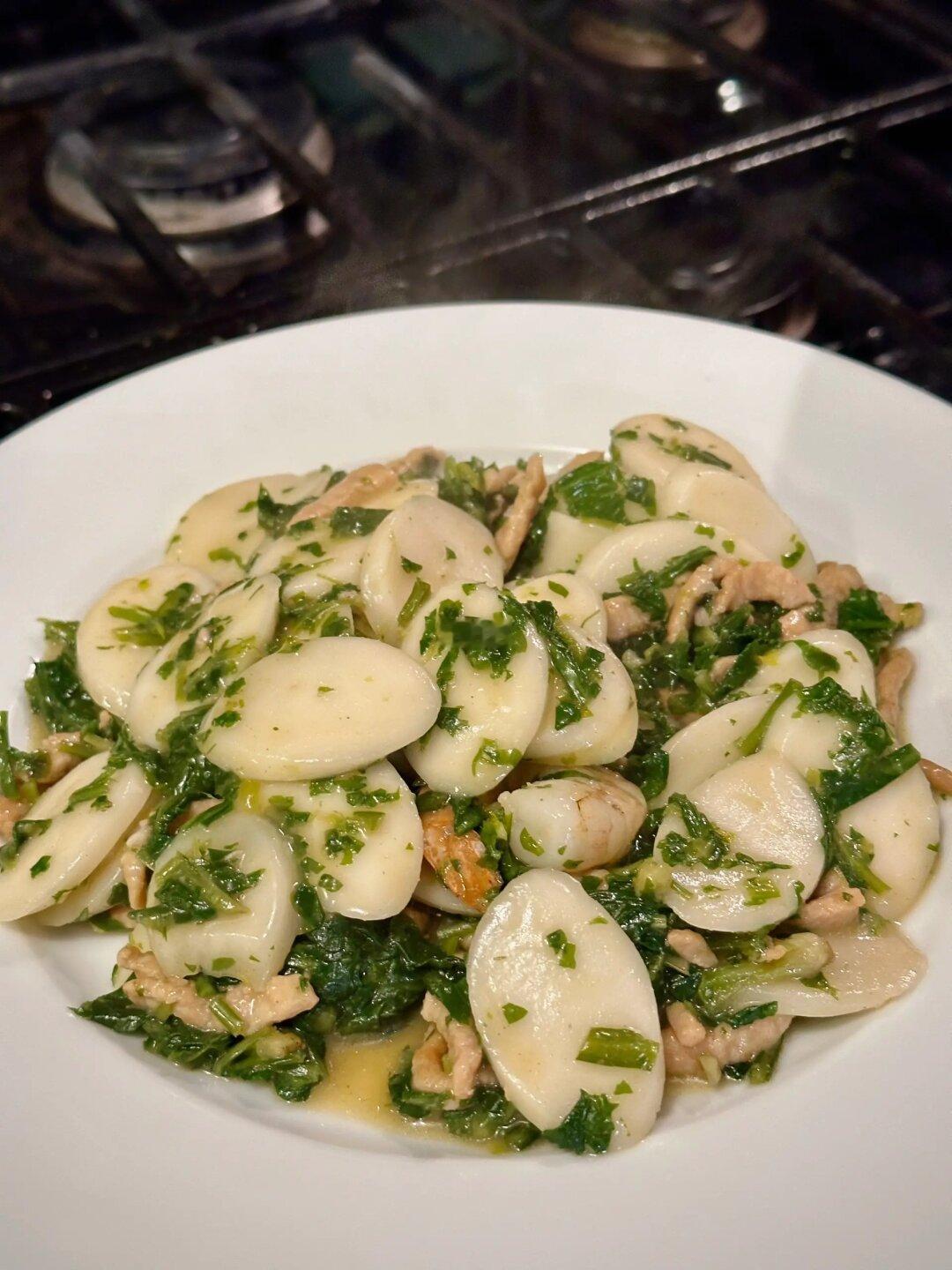 荠菜肉丝炒年糕🥬在海外做出鲜灵灵家乡味