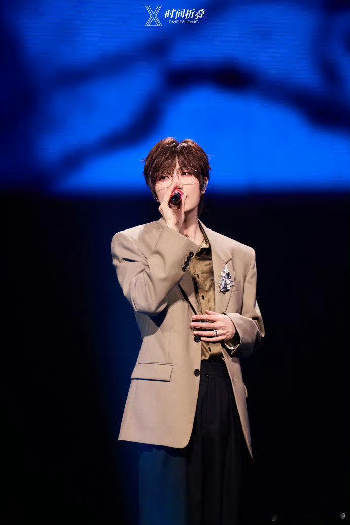 我不行了徐良演唱会送猪了徐良送完米面油开始送肉了 谁懂啊家人们🎉！徐良演唱会直