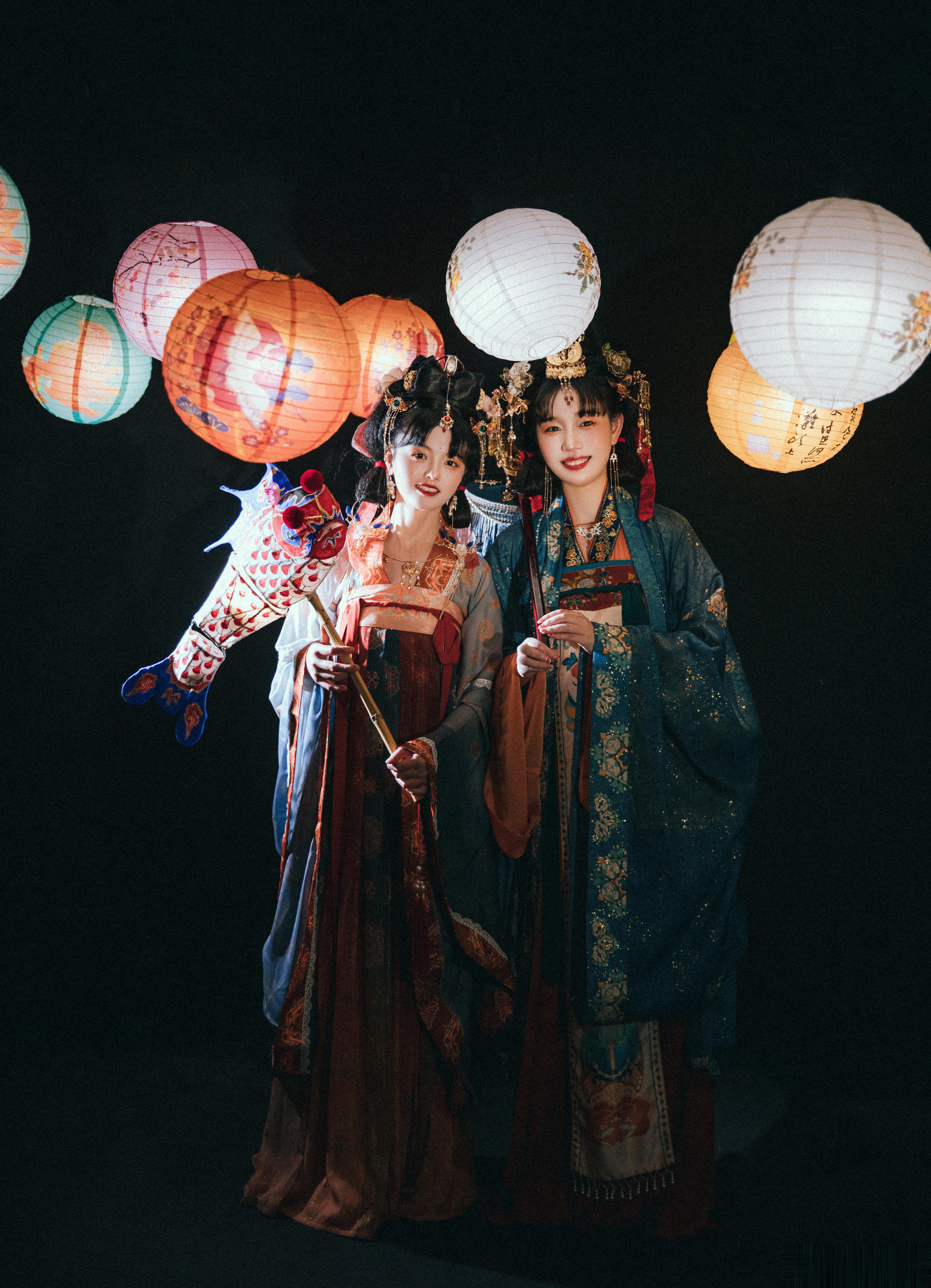  提灯少女🌙 ​​​