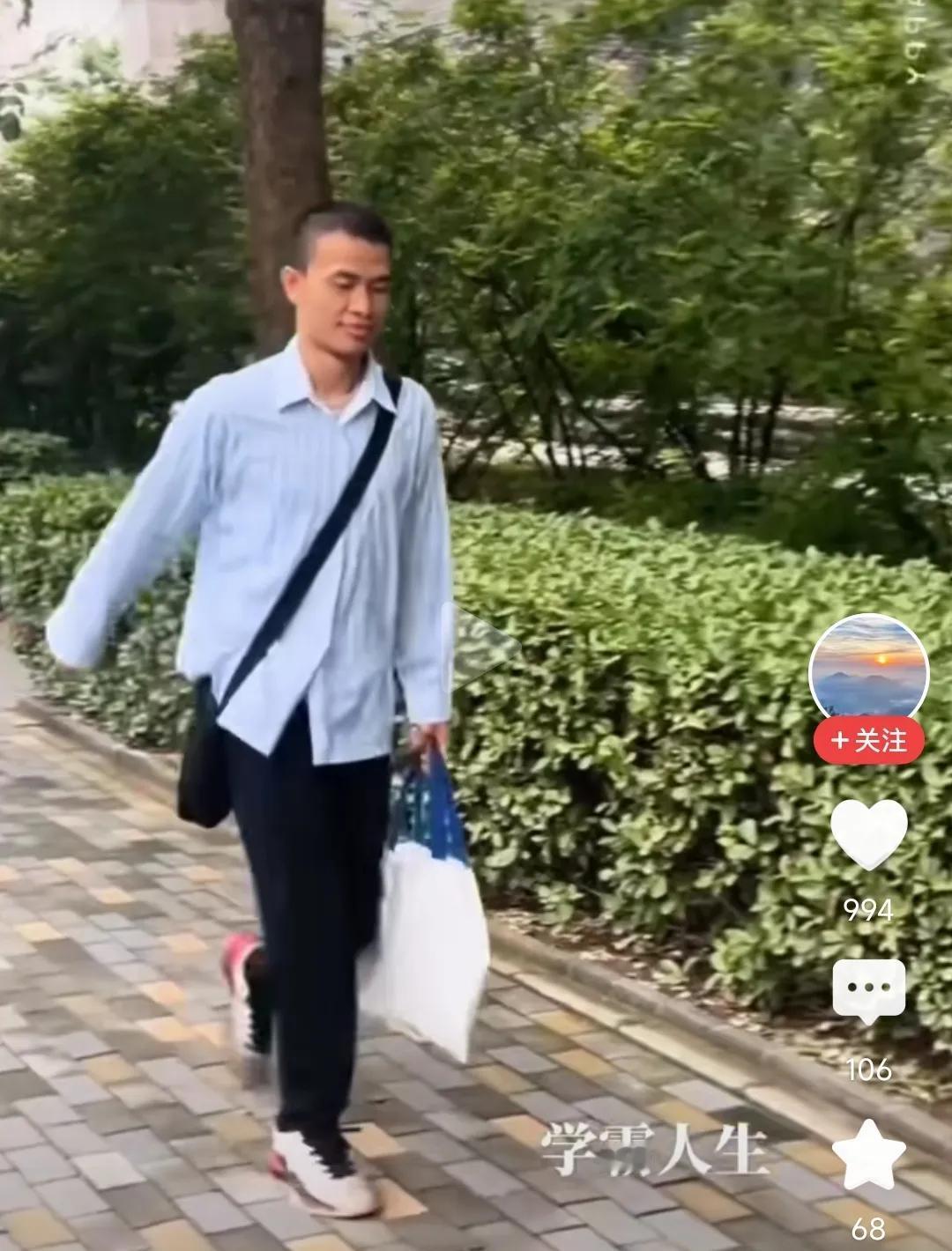 韦东奕：一边让亲人好好照顾他，一边又不许亲人消费他……

01
韦东奕不管发什么