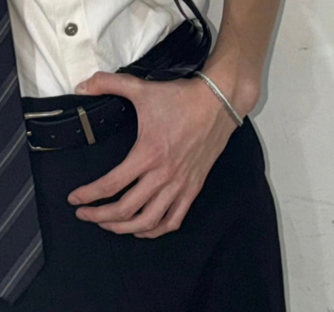 姐妹你给我看这个 我也只会觉得我爸爸手好长好性感好宠粉 破防的只有某些人 ​​​