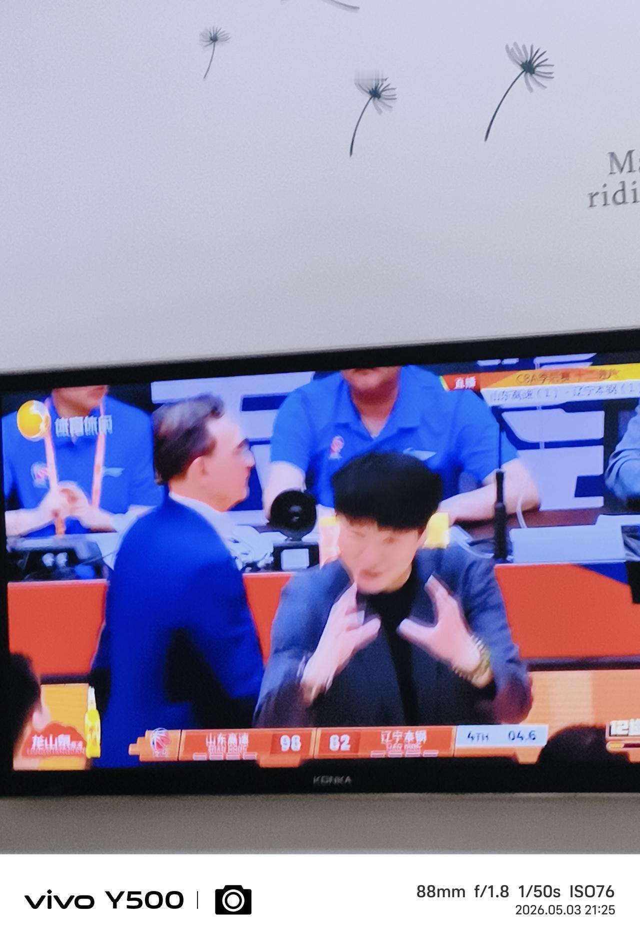 凭心而论，辽宁本钢男篮打进季后赛这个答卷应该满意合格。
       一支几乎把