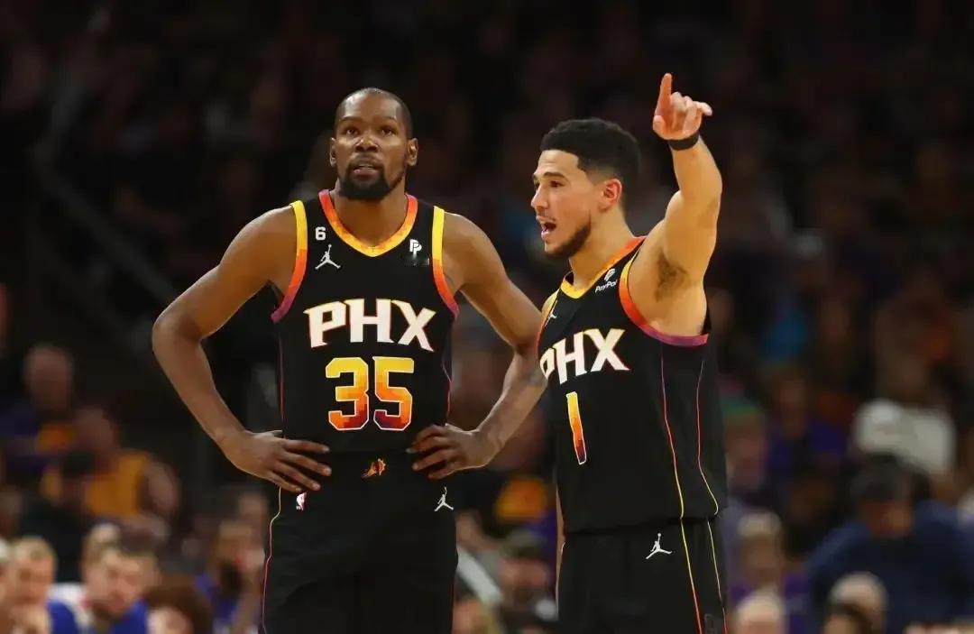 太阳惨败给雷霆，基本无缘西部前六，要和湖人，勇士打附加赛。
第一，太阳惨败给雷霆