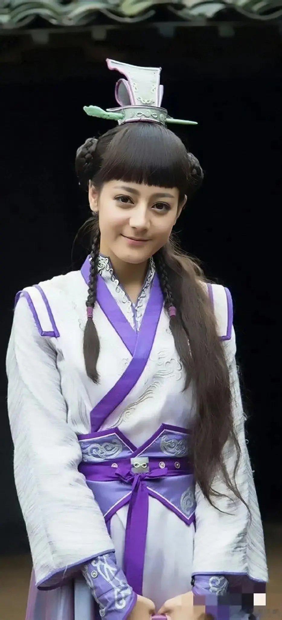 迪丽热巴果然不适合古装剧啊，这大齐刘海真的雷 ​​​