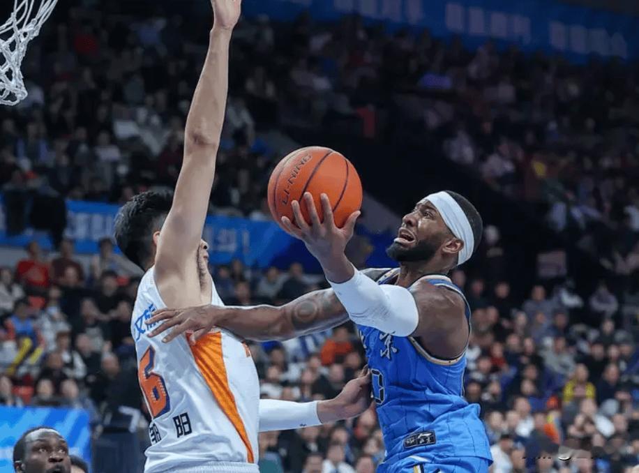 基于比赛核心数据与进程，我将为你扩充成400字完整版战报，完整呈现比赛起伏、球员