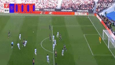 皇马刚把榜首捂热，巴萨转手就一记3-0闷棍，直接抢了回来！
 
开场4分钟，你眼