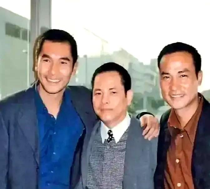 2012年，崩牙驹出狱后找到小弟洗米华说。
洗米华直接推过去一张三千万的支票，就