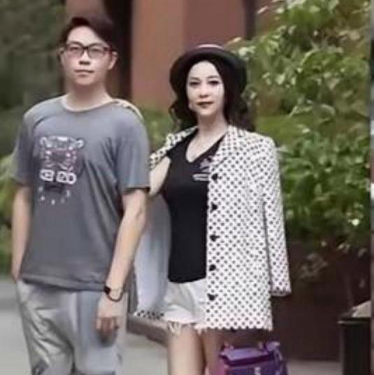 儿子在加拿大被绑，他开完会才处理
 
当年陆万祯在加拿大炫富被绑，绑匪要价近60