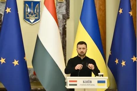 对于特朗普有很大可能赢得美国大选，泽连斯基有些“瑟瑟发抖”。

特朗普再度宣称，