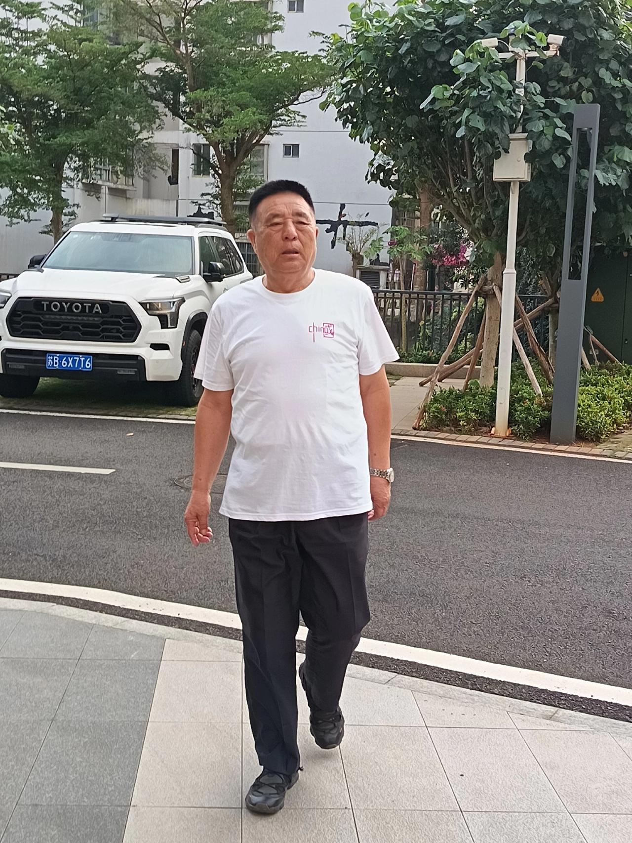 岁月让我把人心看透，利益让我分清什么是朋友一一