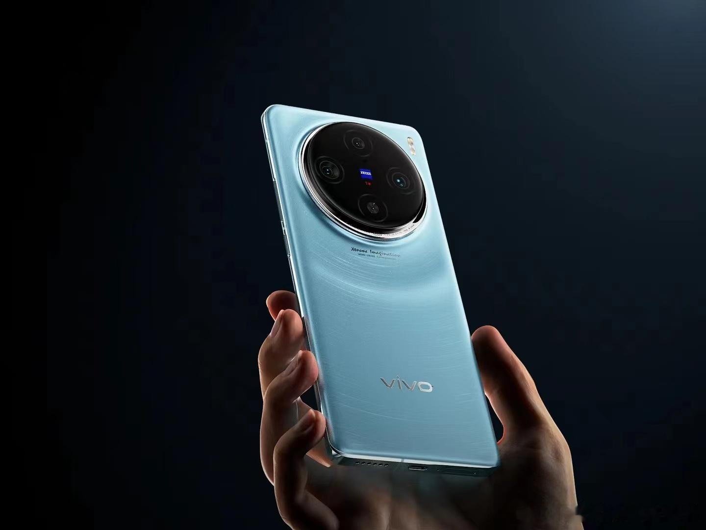 vivo X100 系列？！后盖就像是星轨一样，犹如星河般闪耀，据说还不止一个颜