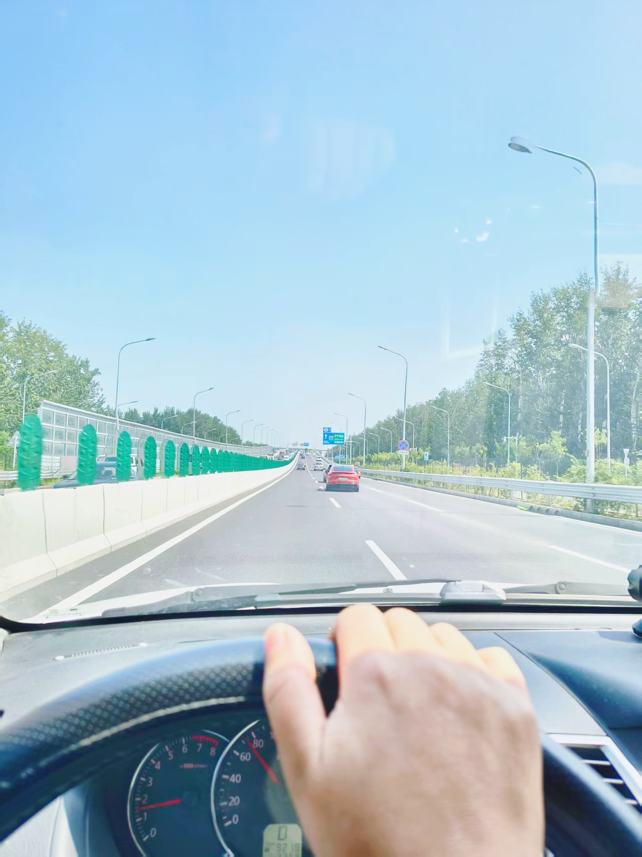 连云南盘山路我都敢开，北京这大平路不在话下。今天给北京的朋友打了一圈的电话，说我