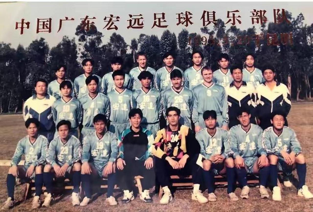 冯继智：从宏远17号到港足“铁闸”，那个被鼻梁骨出卖的“叛将”

2004年世界