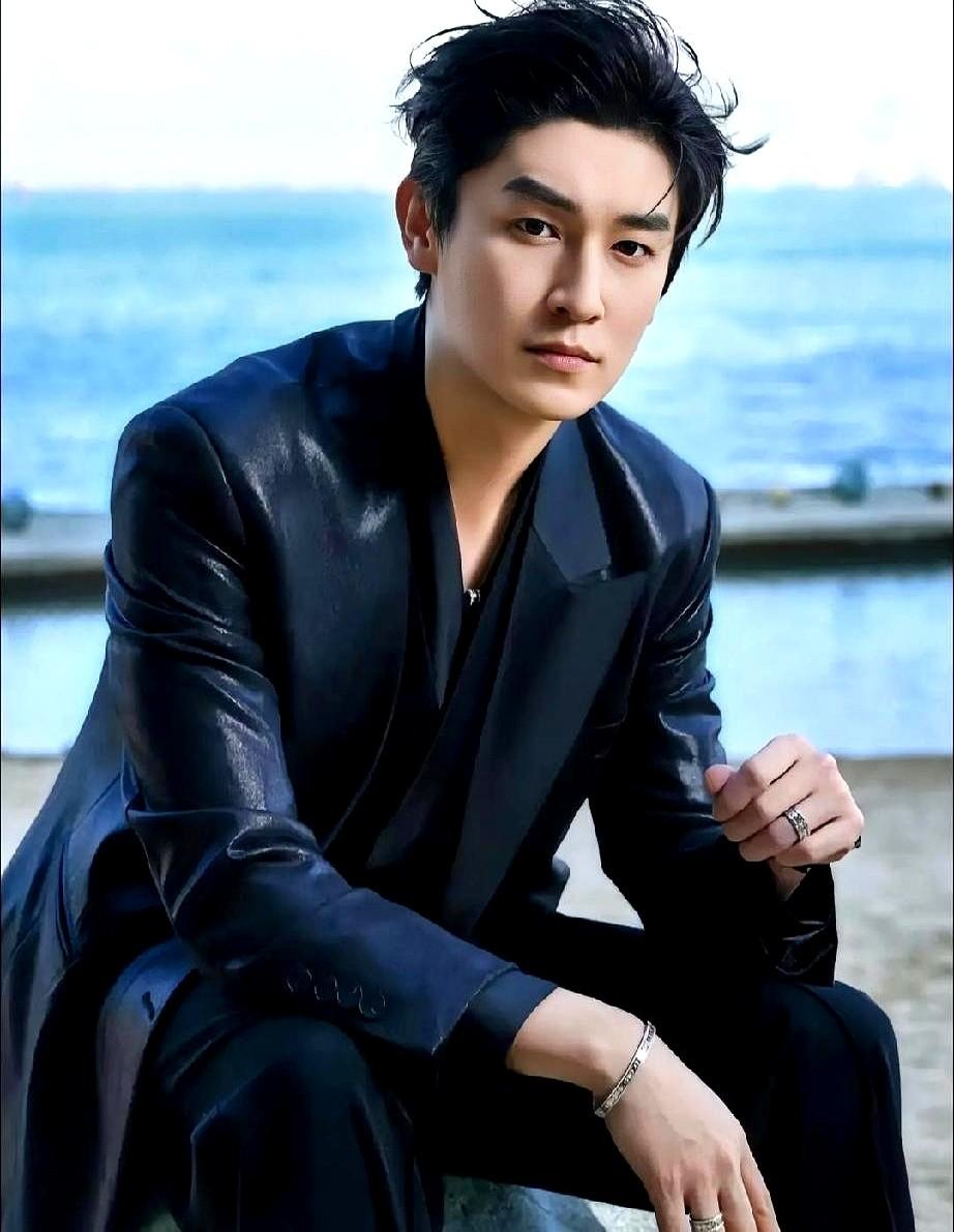 杨旭文以后可能很难再低调了，原因很简单，不是因为他想公开，而是因为一个“假”字，