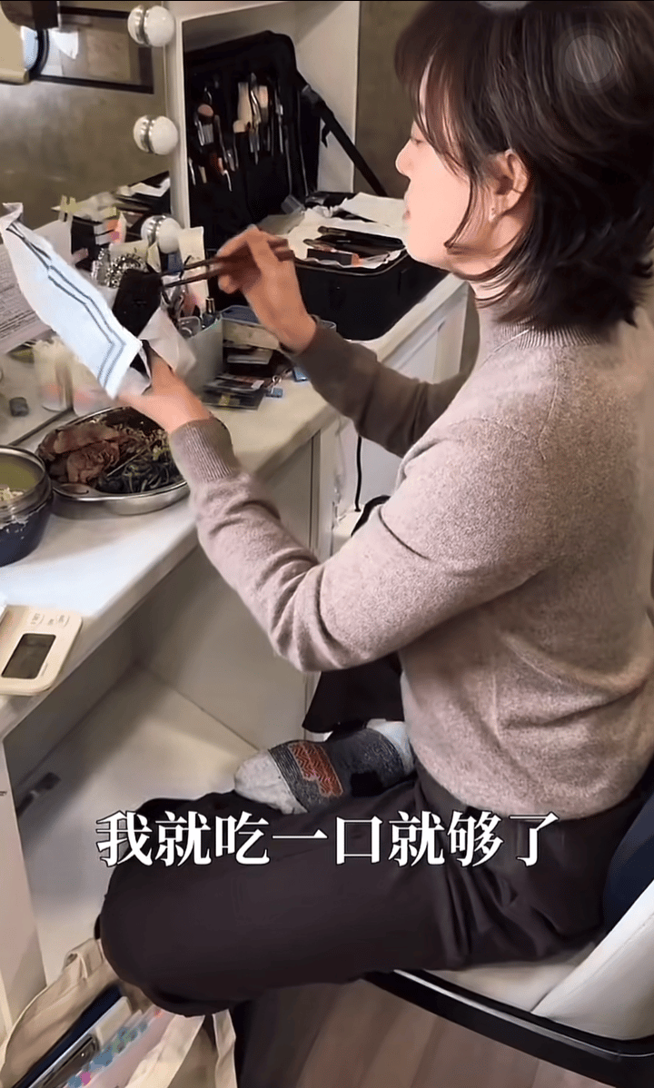 没想到孙俪都结婚有两娃了
吃饭都还在用称量[捂脸]
虽然说内娱女明星的质量参差不