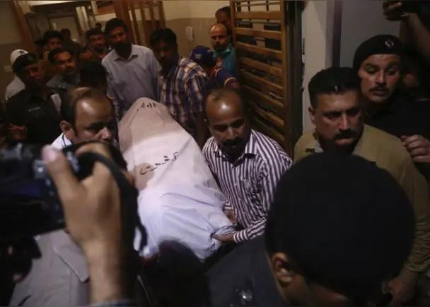 突发！美以突袭伊朗，全境遭袭！伊朗全面反击，中东多国卷入，战火已失控
 
当地时