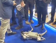 这次可没惯着印度！

印度举办国际AI峰会期间，从用中国机器人冒充自己的，到展示