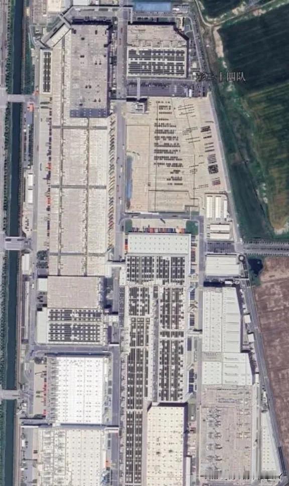 上海特斯拉超级工厂，占地1290亩，当时以市场价的10%卖了特斯拉，并且给特斯拉