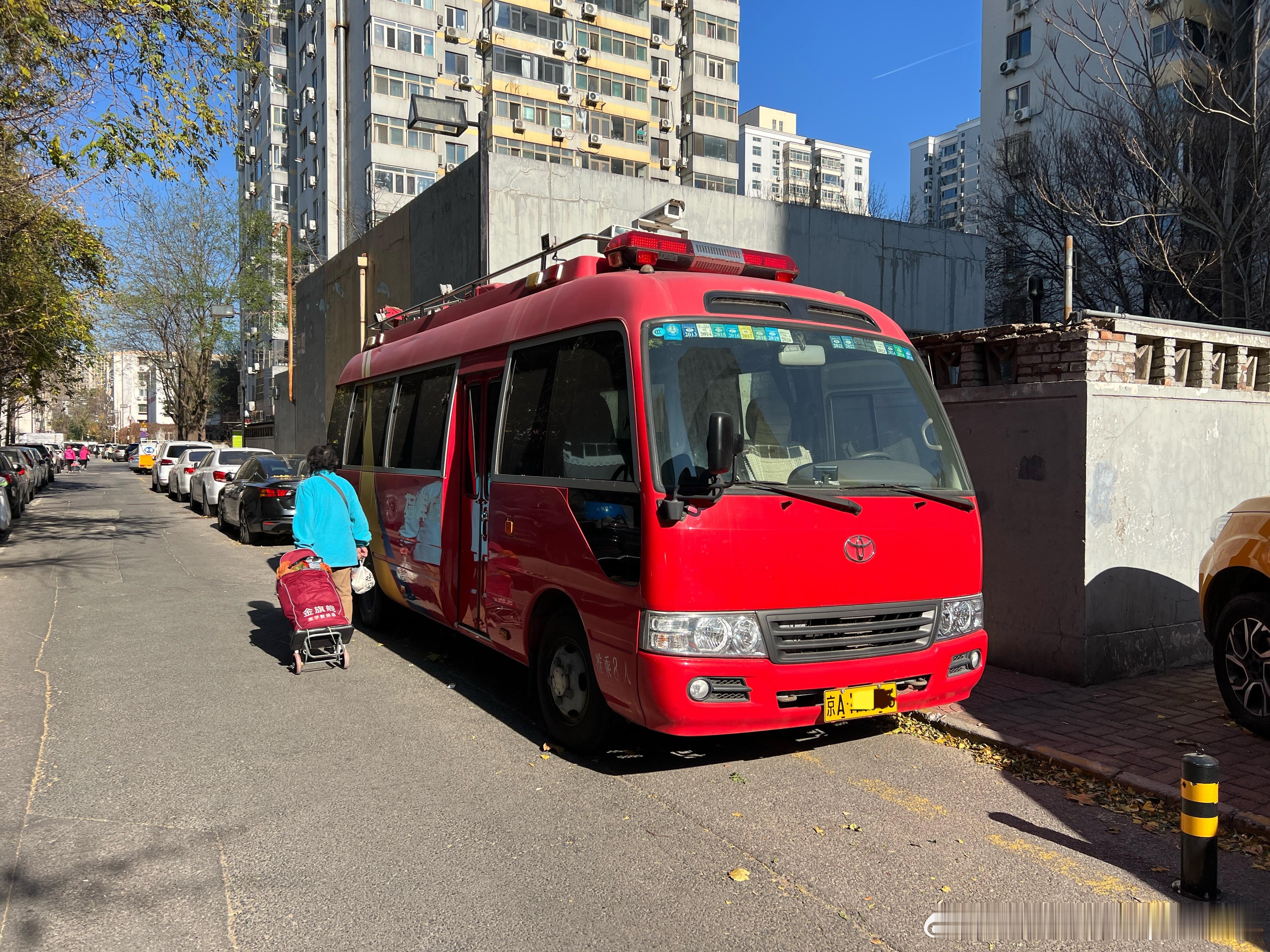 从小就对这种特种车，指挥车特别感兴趣，以至于到现在30多岁了看见了还是想多看几眼