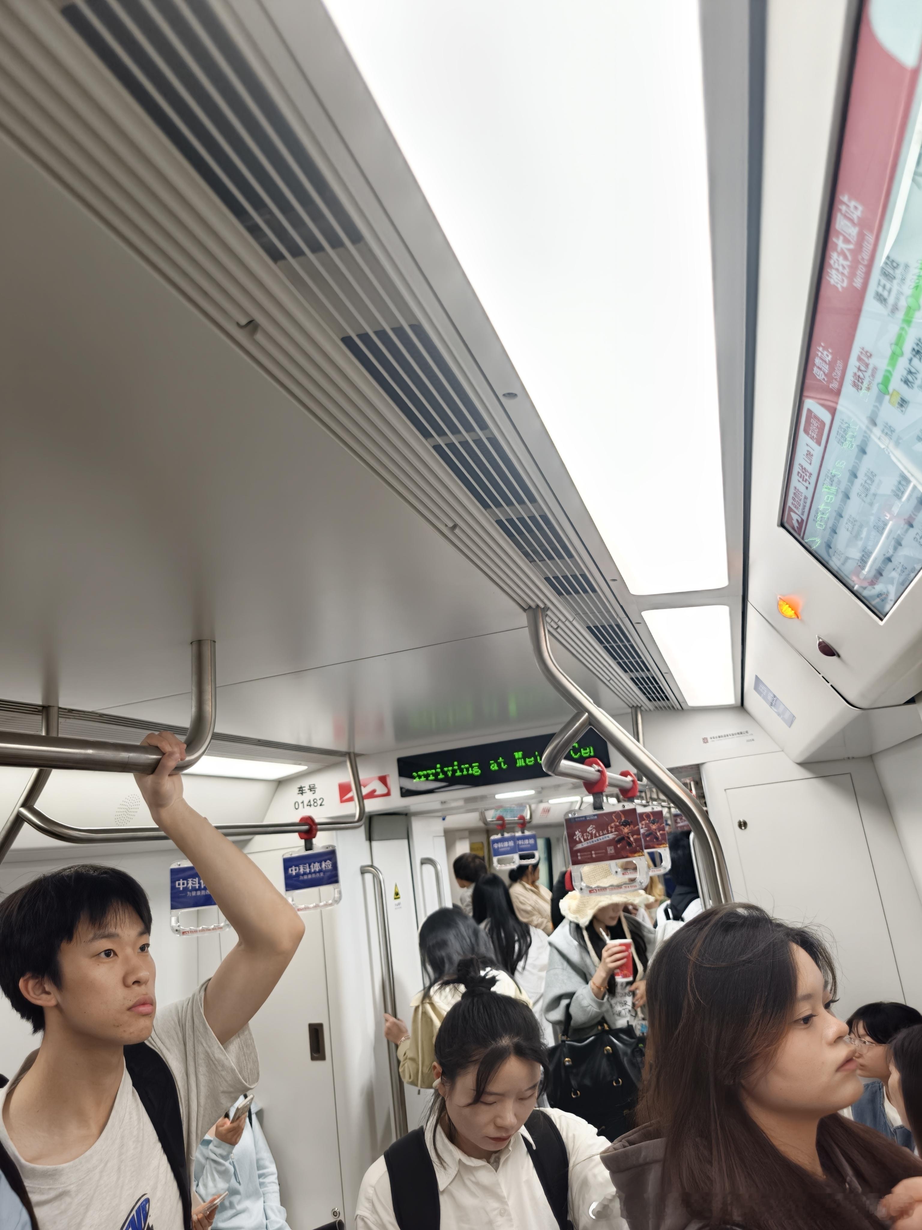 南昌地铁 网友：2026年4月25日（周六），天气晴，中午12点30，南昌地铁1