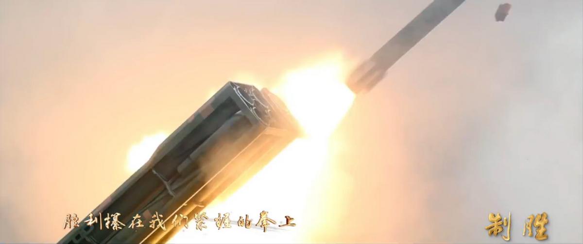 建军99周年主题预告片放出关键画面，国产箱式远程火箭炮齐射大口径制导弹药的镜头首