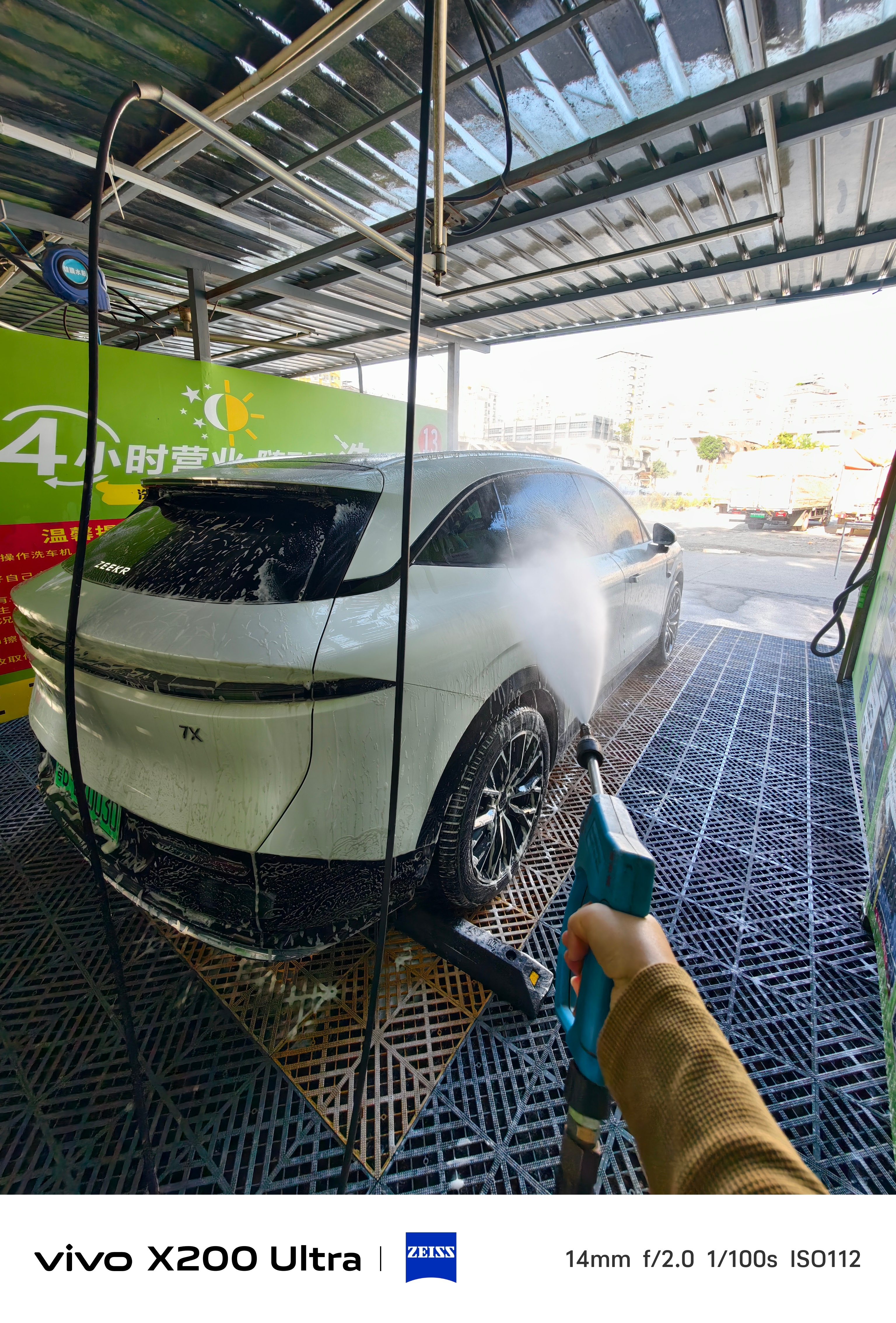 刚刚花了18块钱自助洗车，自己动手有种莫名的成就感 