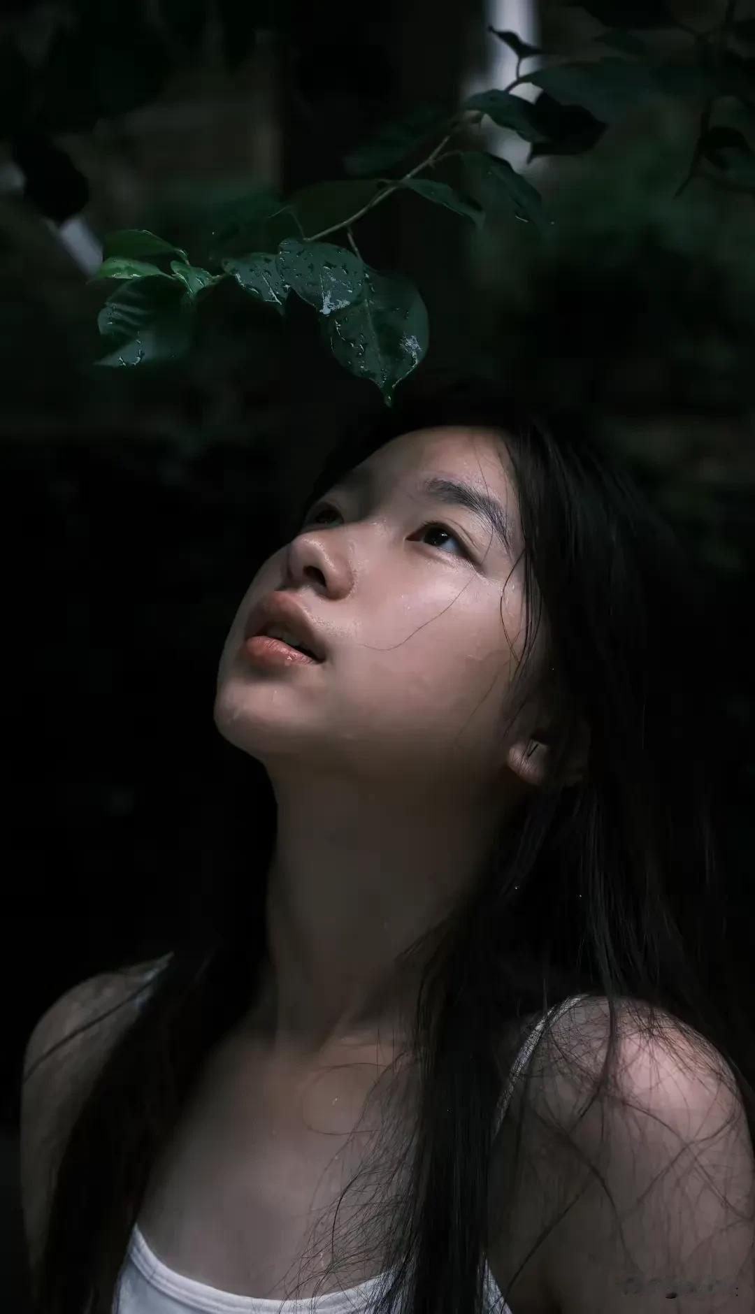 不知道大家有没有这样的感觉，有时候在路上见到一个陌生人，会忽然觉得很熟悉很亲近，