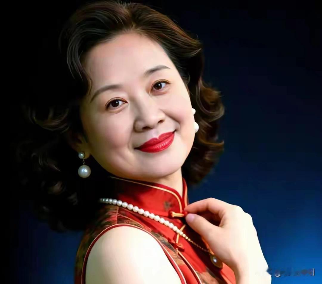 明知夕阳留不住
却将心事付黄昏
要是再回曾经时
点点滴滴在梦中