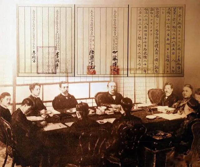 日舰闯台海这天中国人不会忘甲午战争之后，清政府与日本签订了《马关条约》，条约规定