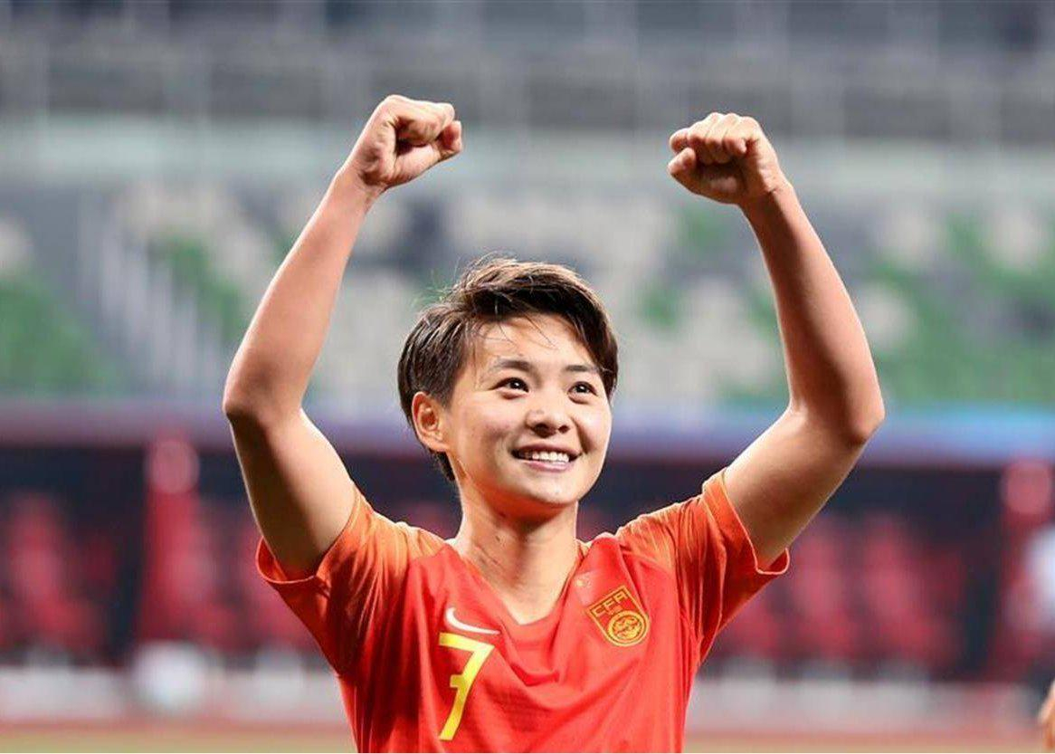 王霜说收获大于比赛结果 2025年女足东亚杯落幕，中国女足最终位列第二。赛后，王