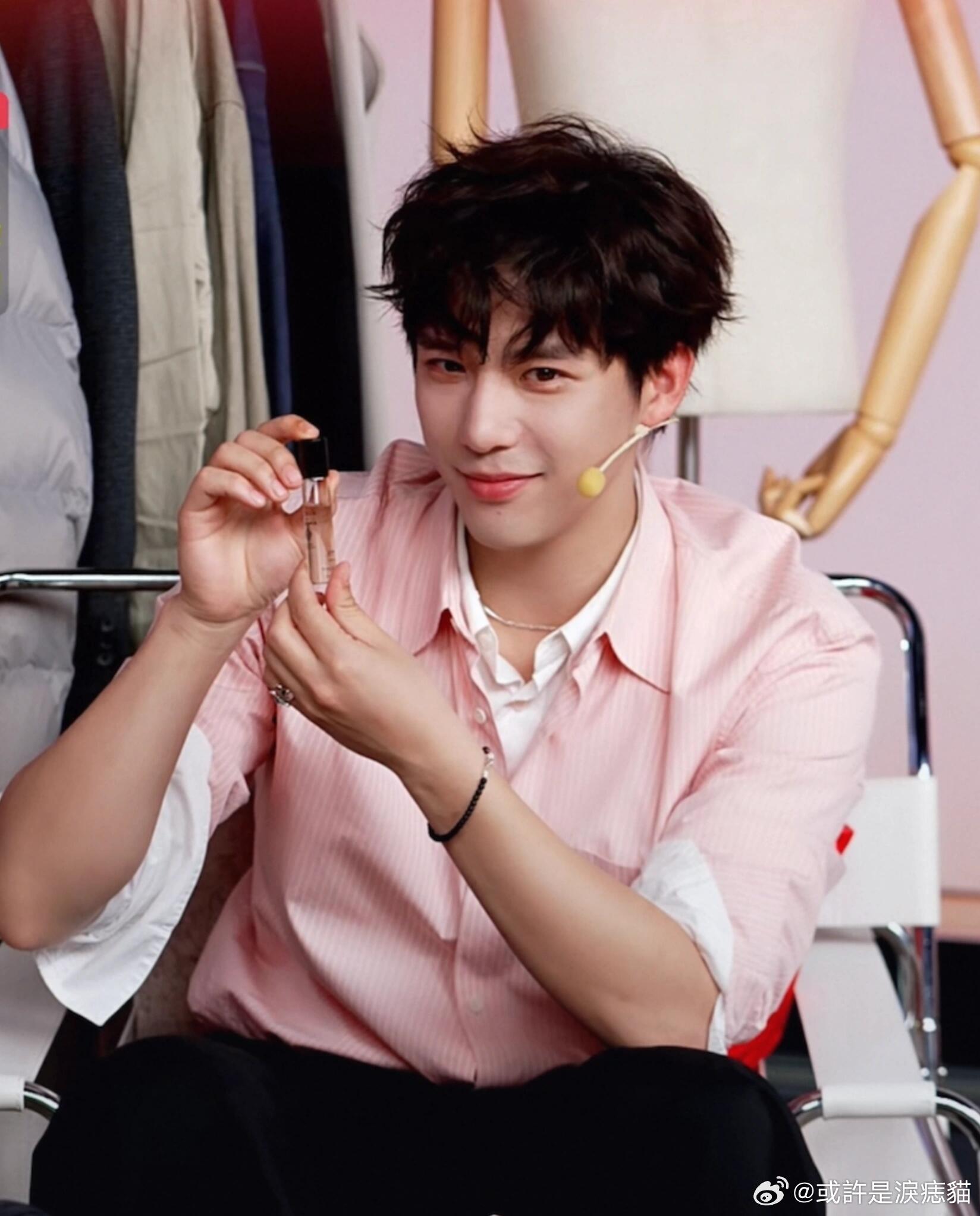 王安宇戴冷帽vs李诞戴冷帽现在就出发 王安宇戴冷帽那一刻，简直就是“冷酷帅气”的