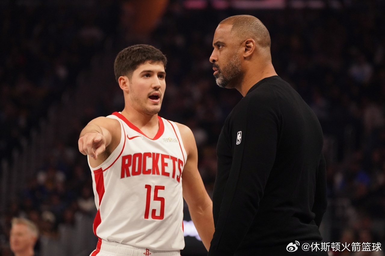 乌度卡谈谢泼德：“他必须更有竞争性，减少在防守端的疏漏，他在那里得变得稳固。我认