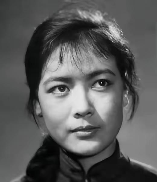 1997年9月，北京301医院的病床上，一代影星杨雅琴咽下了最后一口气，年仅53