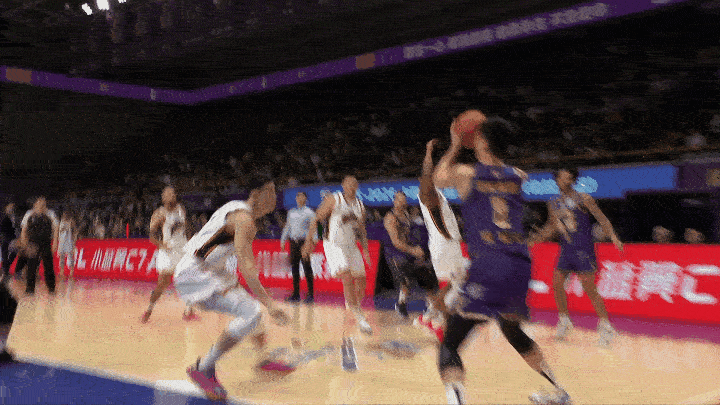 邹雨宸最近两场比赛：vs吉林 27分11篮板1抢断1盖帽vs北京 21分15篮板