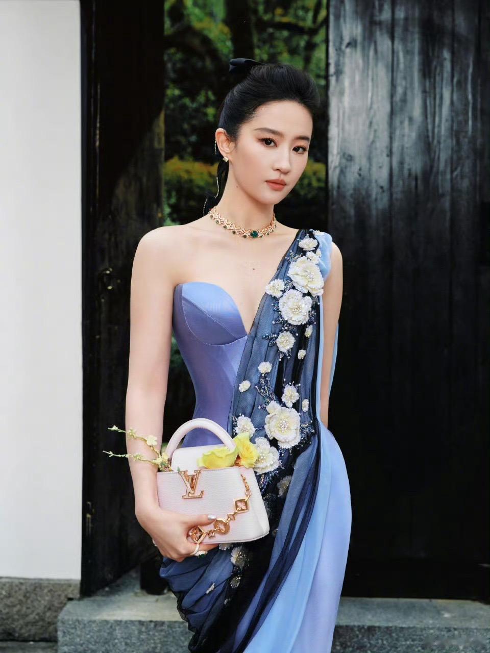 刘亦菲出席