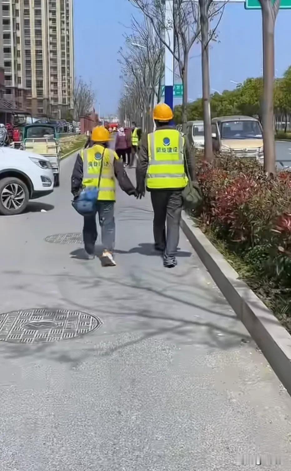 你还相信爱情么？人到中年可能再去谈情说爱可能有点不那么严肃了。爱情终归还是有的，