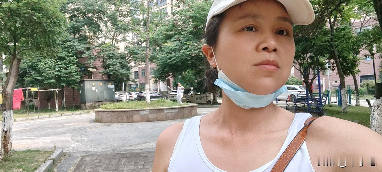 38岁得了宫颈癌，在外独居半年了，忽然感觉人心太可怕了！

  跟房东商量每月减