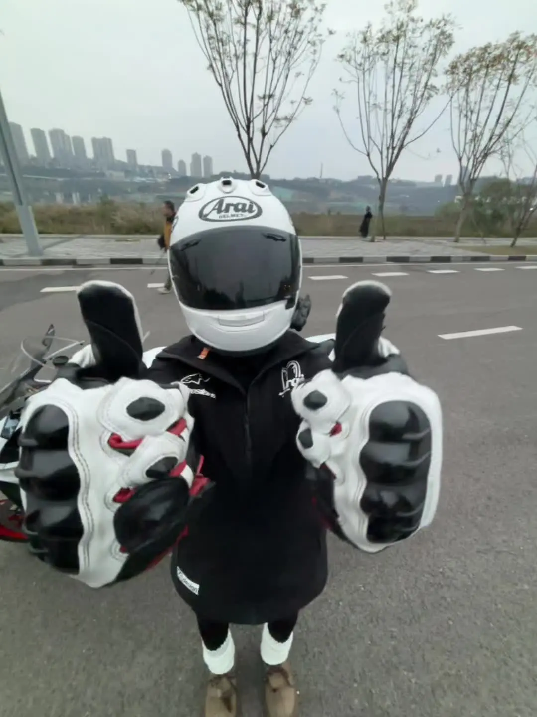 哈哈哈哈哈哈哈怎么手指头撑不开