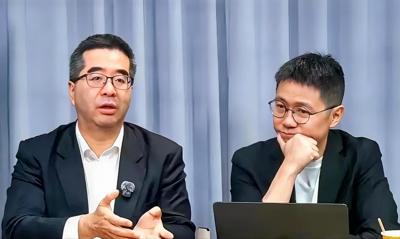 萧旭岑4月14日接受媒体人朱凯翔的专访，在被问及财务问题与台商捐款时，他表示“等