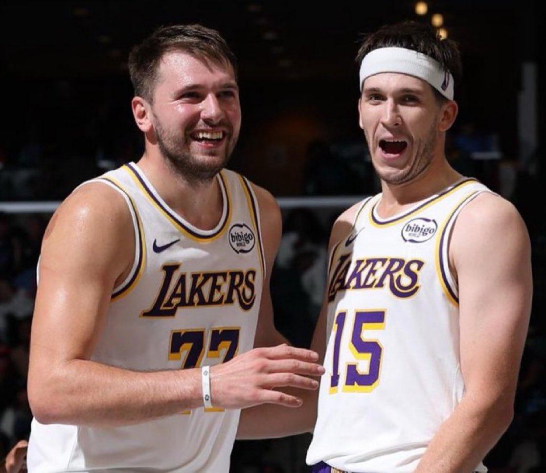 雷迪克还在期望东契奇复出？
输给独行侠赛后采访雷迪克表示：东契奇和里夫斯都会努力