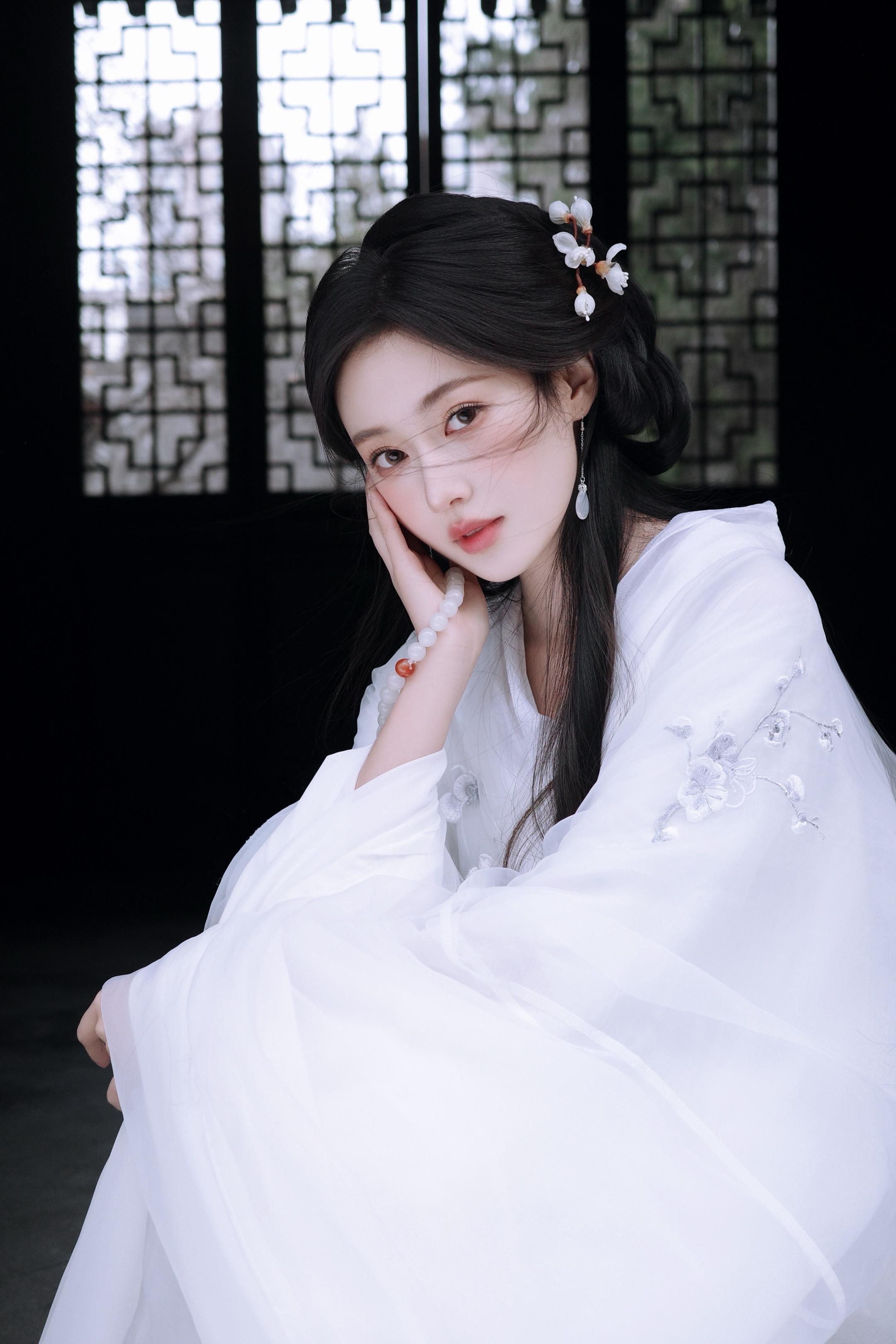 你总是这样 遇到难回答的问题 就不说话了。